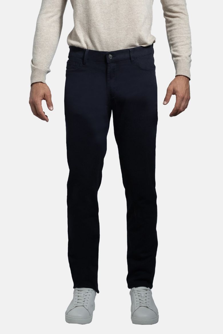 Immagine di Pantalone 5 Tasche in cotone twill tinta unita dal taglio denim, per vestire il tempo libero abbinabile ad una camicia e una maglia.