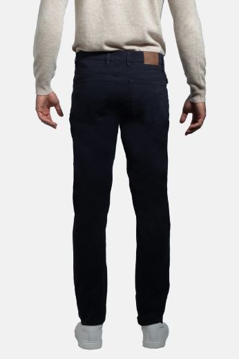 Immagine di Pantalone 5 Tasche in cotone twill tinta unita dal taglio denim, per vestire il tempo libero abbinabile ad una camicia e una maglia.