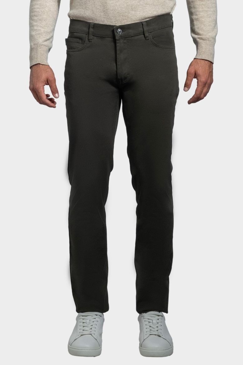 Immagine di Pantalone 5 Tasche in cotone twill tinta unita dal taglio denim, per vestire il tempo libero abbinabile ad una camicia e una maglia.