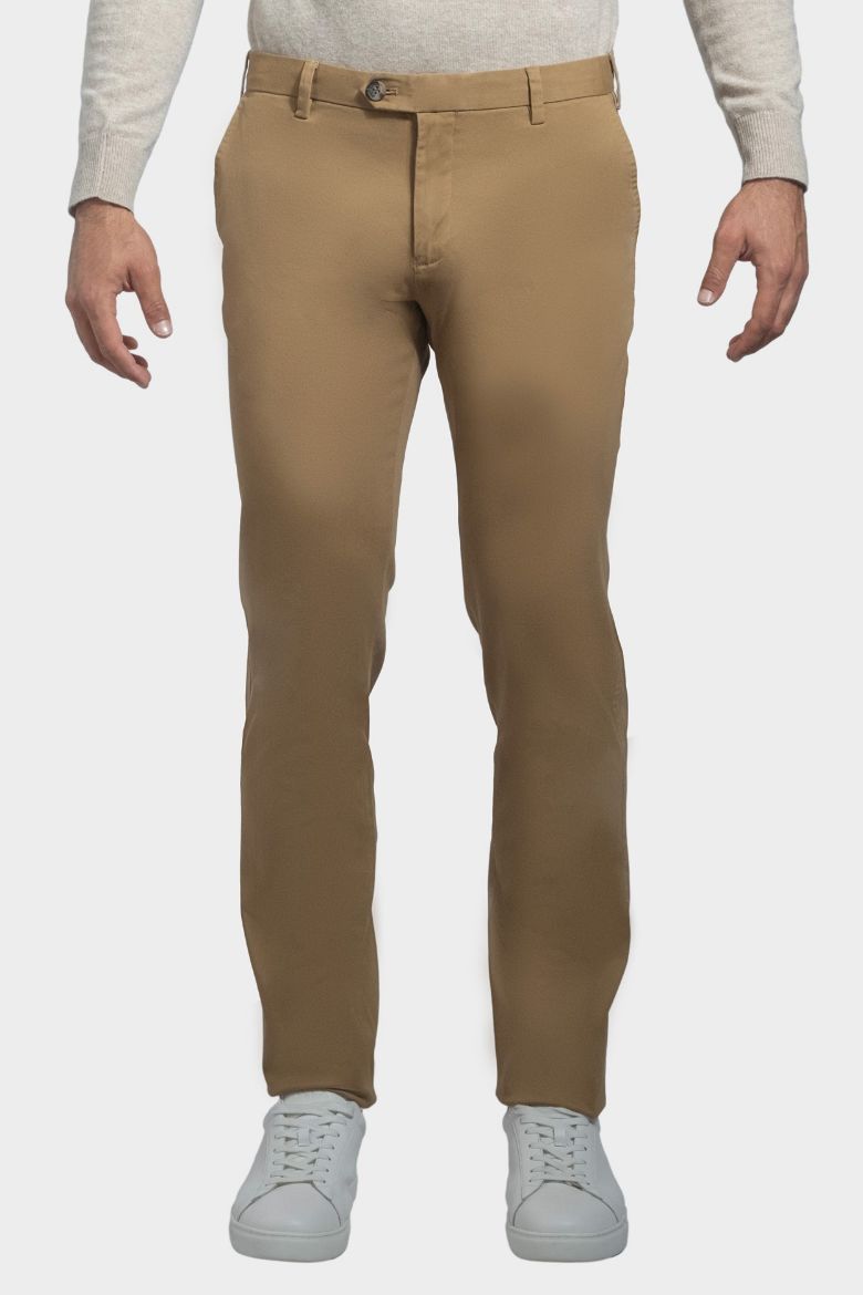 Immagine di PANTALONE INFORMALE  MODELLO CHINO IN COTONE  TWILL, TINTA UNITA, VESTIBILITA' REGULAR