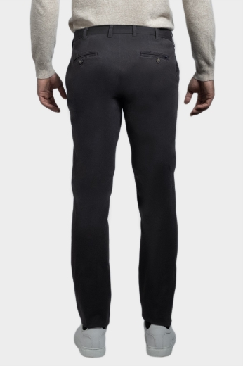 Immagine di PANTALONE INFORMALE  MODELLO CHINO IN COTONE  TWILL, TINTA UNITA, VESTIBILITA' REGULAR