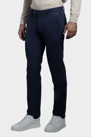 Immagine di PANTALONE INFORMALE  MODELLO CHINO IN COTONE  TWILL, TINTA UNITA, VESTIBILITA' REGULAR